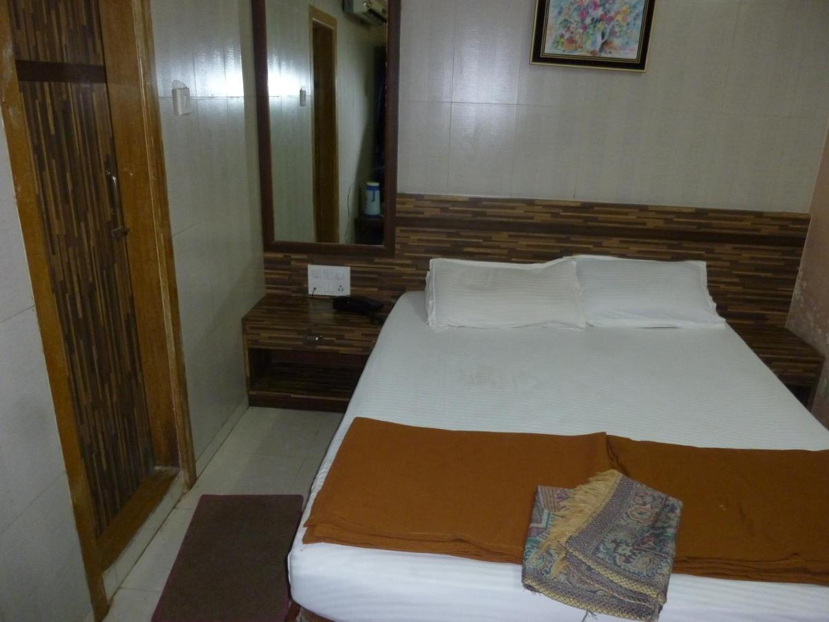 Hotel Orient Palace มุมไบ ภายนอก รูปภาพ