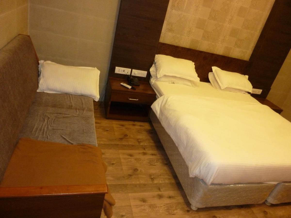 Hotel Orient Palace มุมไบ ภายนอก รูปภาพ